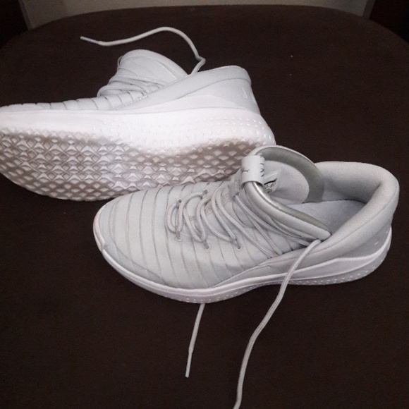 Jordan's airflight used one time - Picture 3 of 3